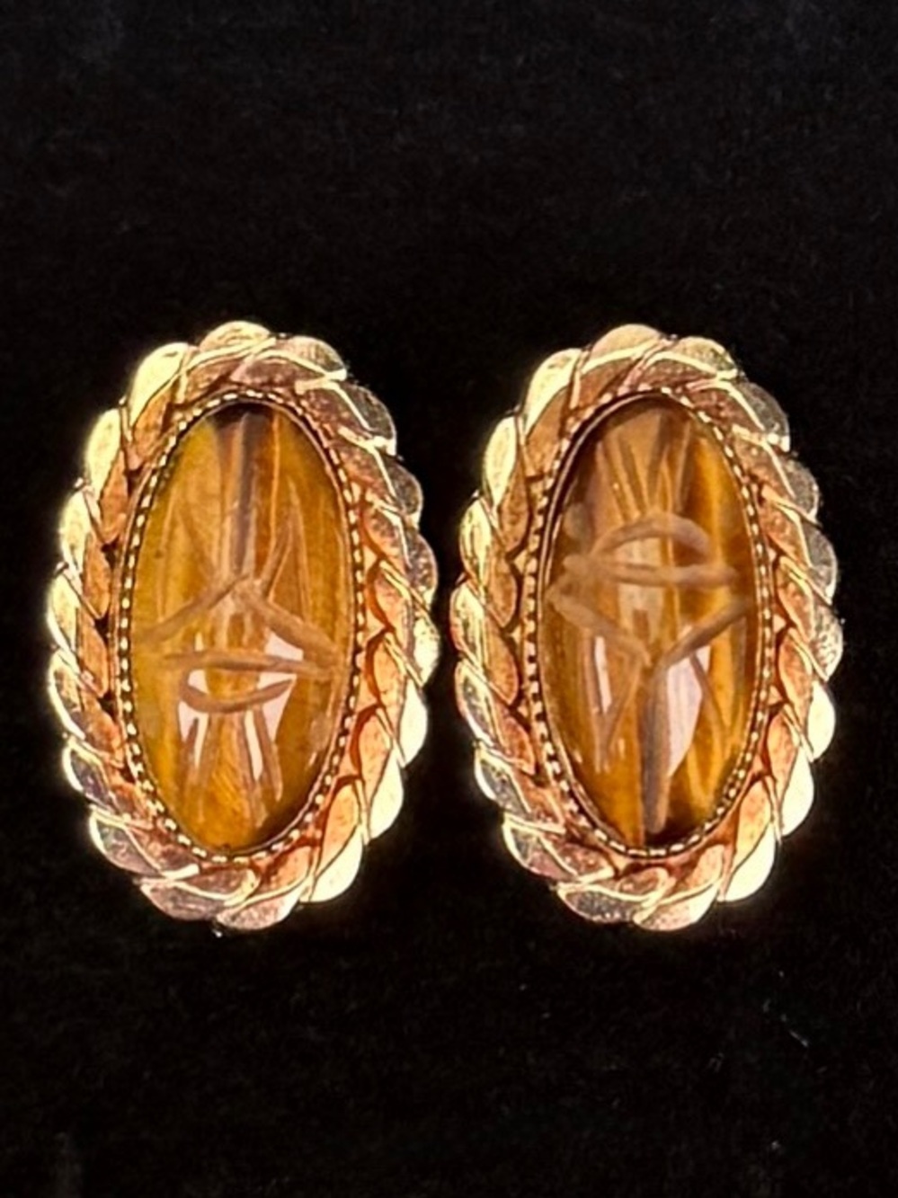 Beautiful gold filled copper tigers eye vintage screwback clip on earrings